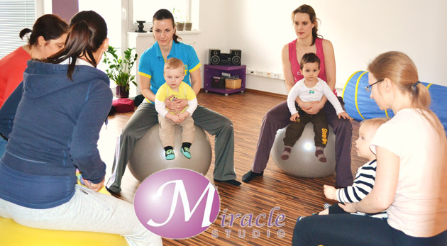 Mesačný kurz detského cvičenia - Cvičenie pre mamičky s deťmi, Hráme sa na zvieratká a Baby gymnastika. Fotka zľavy: Cvičenie pre mamičky s deťmi v Miracle štúdiu. 4 lekcie len za 12€. Cvičenie pre mamičky s deťmi, Hráme sa na zvieratká a Baby gymnastika. Zoznámte deti so športom hravou formou!